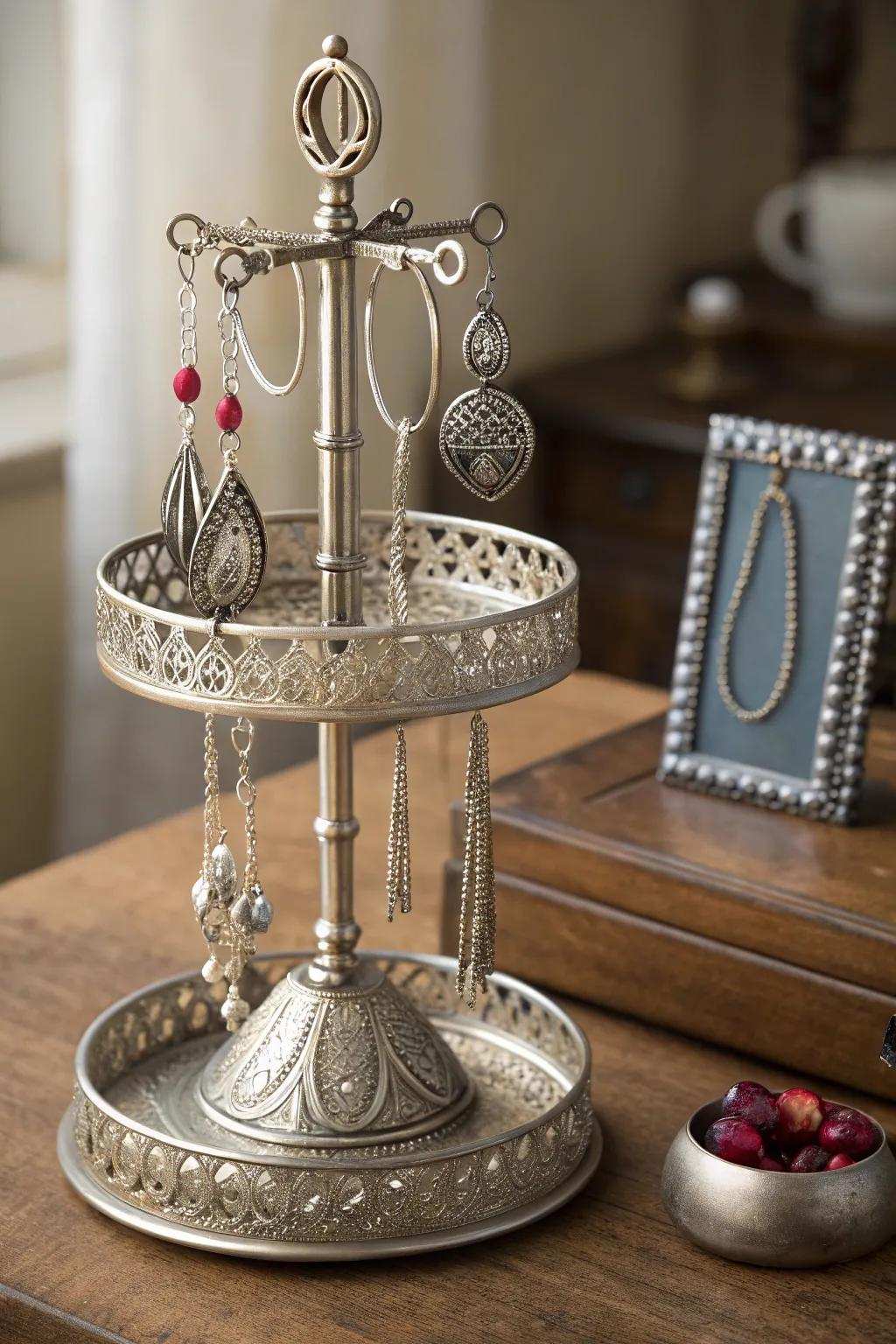 Enhance the systematization associated with your ornaments operating this artisan metallic ornamental hanger, merging craftsmanship alongside refinement.