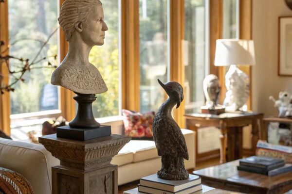 10 Front Window Decorating Ideas