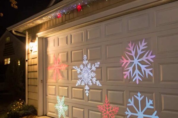 30 Festive Christmas Door and Garage Decorations