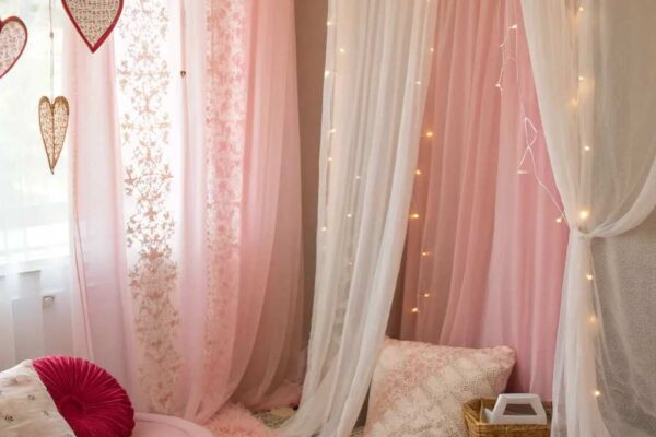 20 Sweet Valentine’s Room Decor Ideas