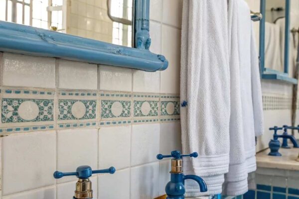 20 Cool Blue Bathroom Ideas