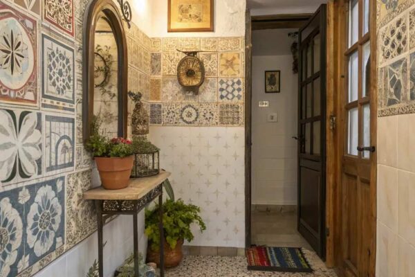 20 Entryway Tile Designs to Welcome You Home