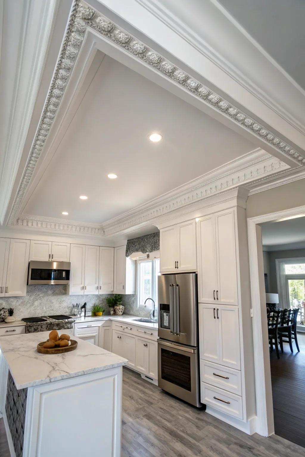 So quick and simple: Adhesive crown molding in use.